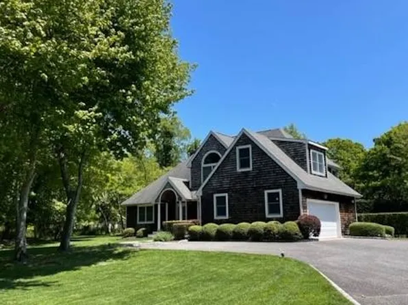 https://photos.zillowstatic.com/fp/879f35648f110cb3120d369e0c9dd7e8-p_e.webp