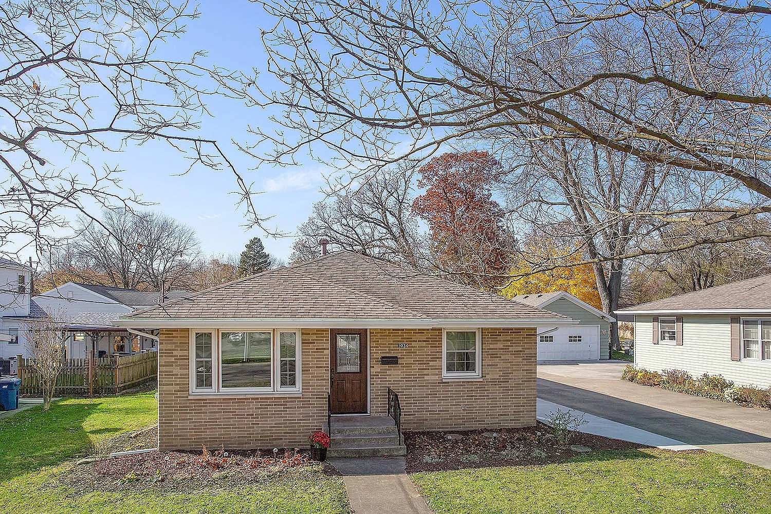 1034 Wauponsee St photo 1
