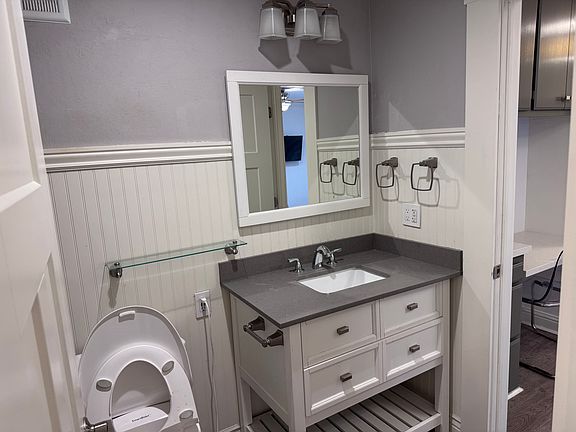 4th image of 380 Auburn Way APT 7