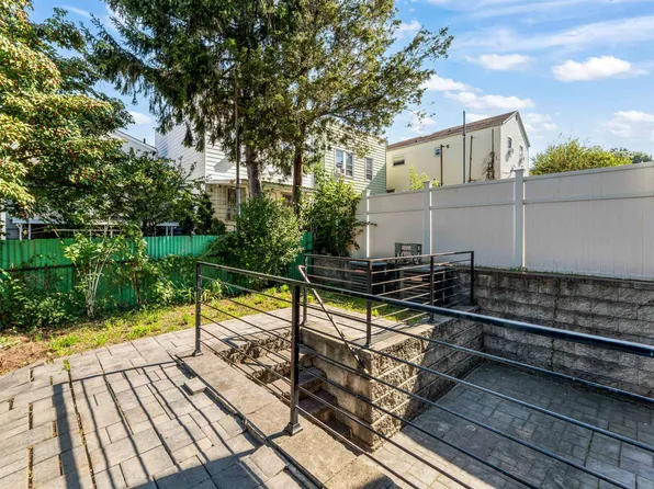 152 Beach Street image 31 of 36