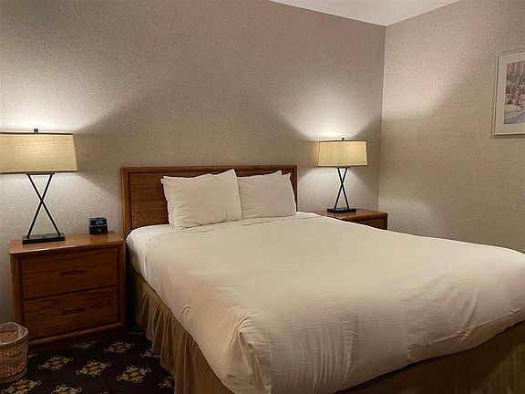 3rd image of 5620 Highlands Dr #521