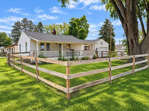 704 Willow St, Savanna, IL 61074