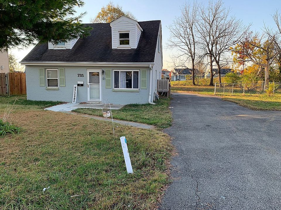 2nd image of 755 Adams St