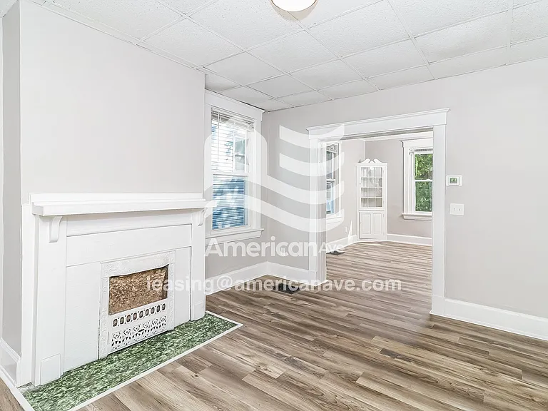 1325449_006_wm_-_living_room_13154534.jpg