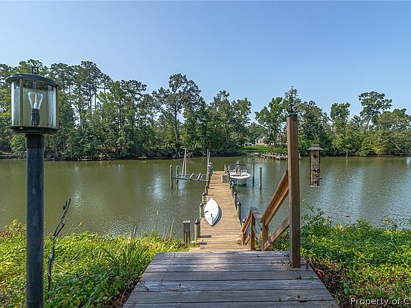 5th image of 270 Cove Dr
