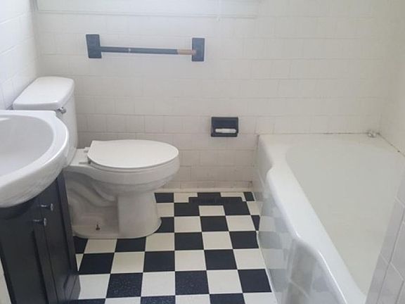 5th image of 3040 Campbell Ave