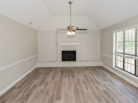 4th image of 822 White Pine Dr