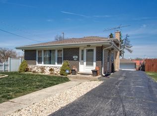 46 W Ridge Rd, Villa Park, IL 60181