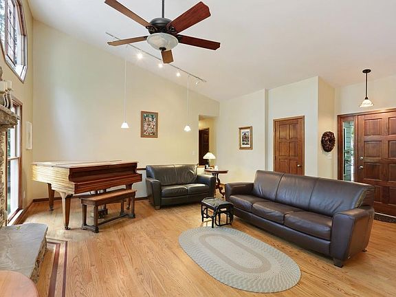 5th image of 3351 Wellesley Poin NW