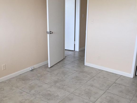 5th image of 6540 NE 18th Ave APT 103