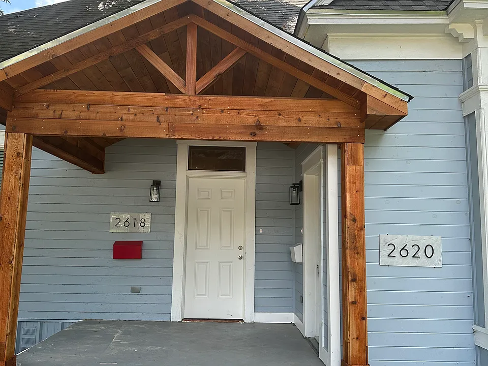 2618 Colonial Ave
