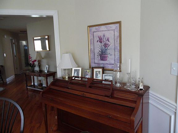 5th image of 809 Eagle Crest Dr