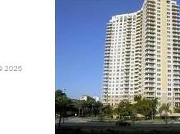 19501 W Country Club Dr, Aventura, FL