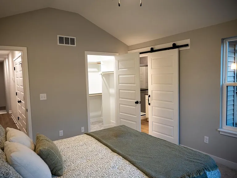4614 Forest Ave — Photo 6