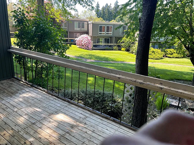 1677 NW Midlake Ln — Photo 2