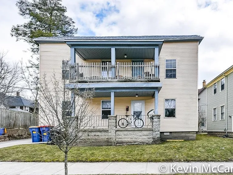 16-18 Packard Ave SE — Photo 1
