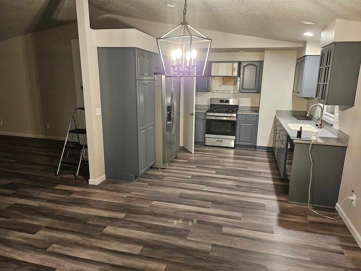 3 bed, 1400 sqft, $2,595 — Photo 4