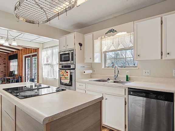 5th image of 4026 Milano Rd