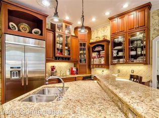 5 Elm Ridge Ct, Greensboro, NC 27408