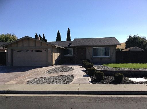 1st image of 703 Oakbrook Dr