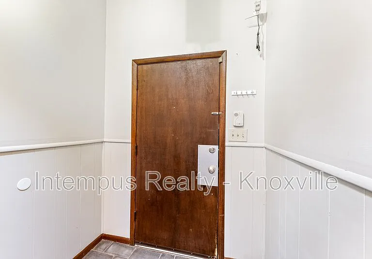 8738 Gleason Dr — Photo 6
