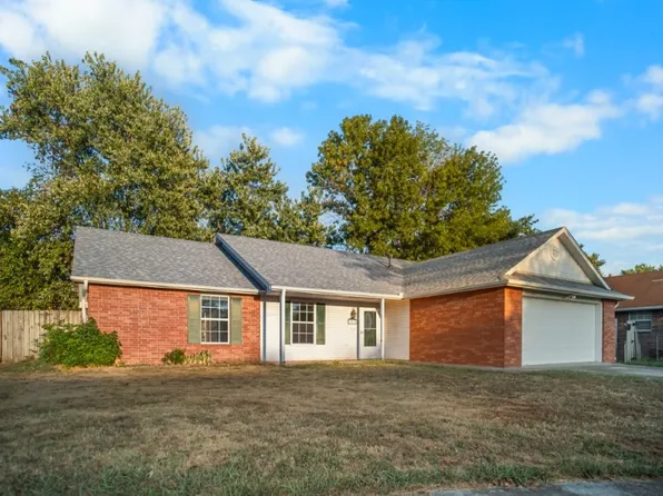 1015 N 26th St, Rogers, AR 72756