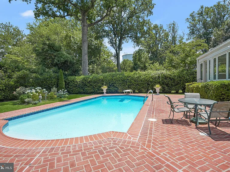 7109 Radnor Rd — Photo 49
