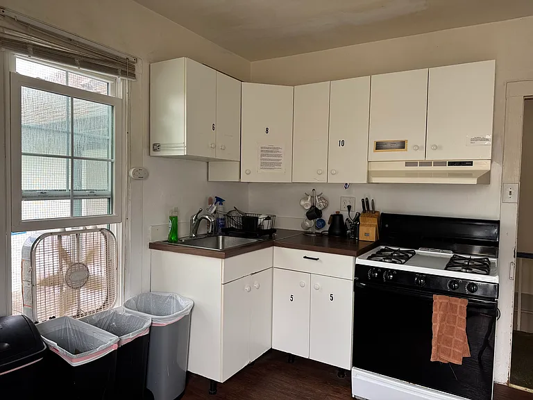 533 Elizabeth St — Photo 2