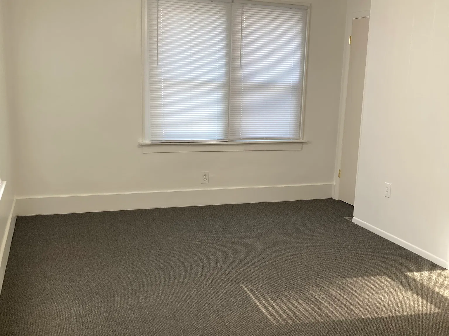Studio, 320 sqft, $850 — Photo 3