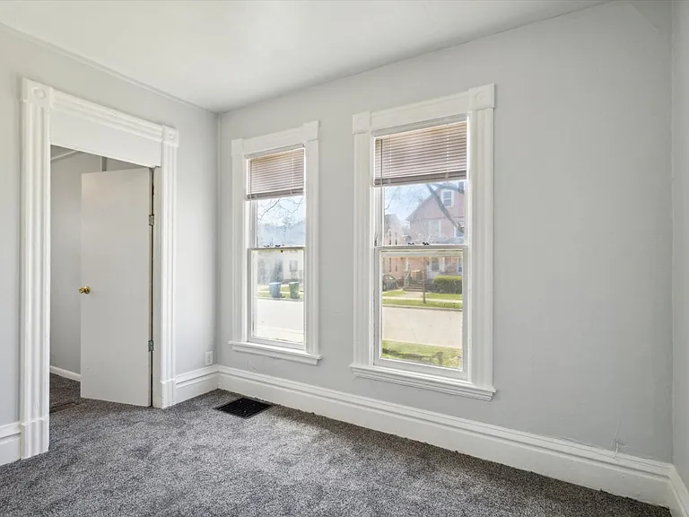 725 W Walnut St #725 — Photo 13