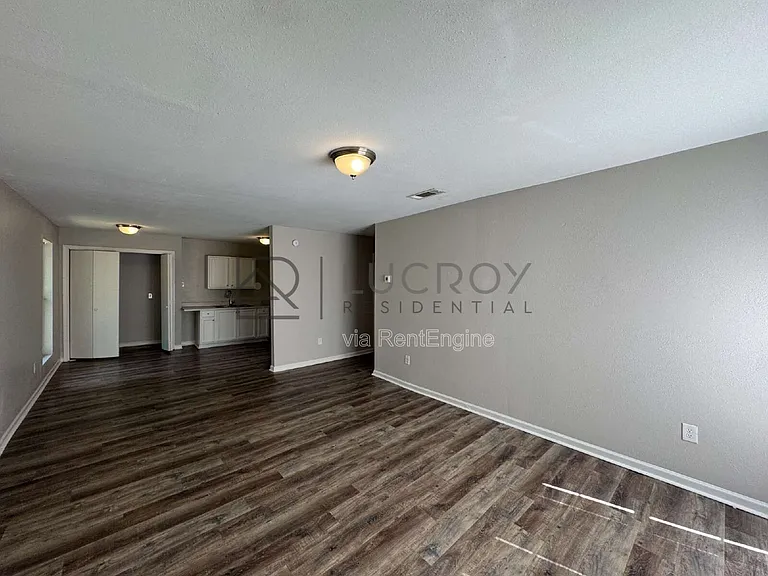 227 Lawrence Rd — Photo 2