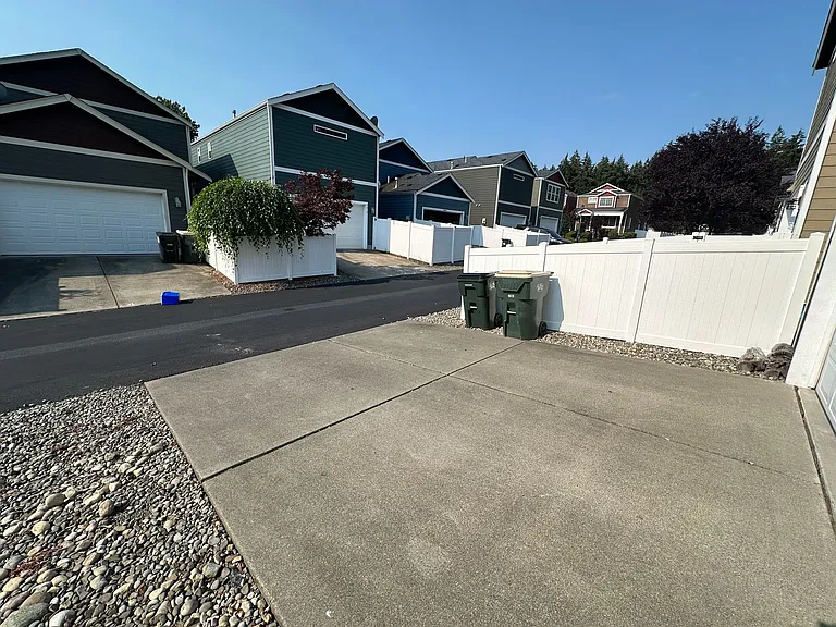 7613 Columbia Way NE — Photo 12