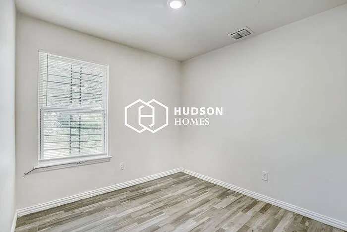 4907 Tyson St — Photo 10