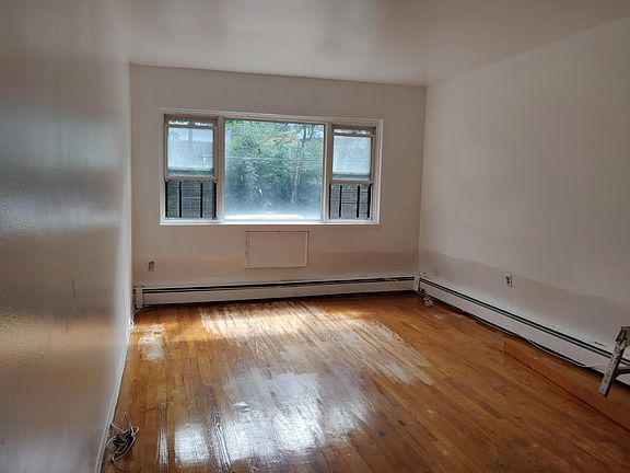 2nd image of 2588 Sedgwick Ave