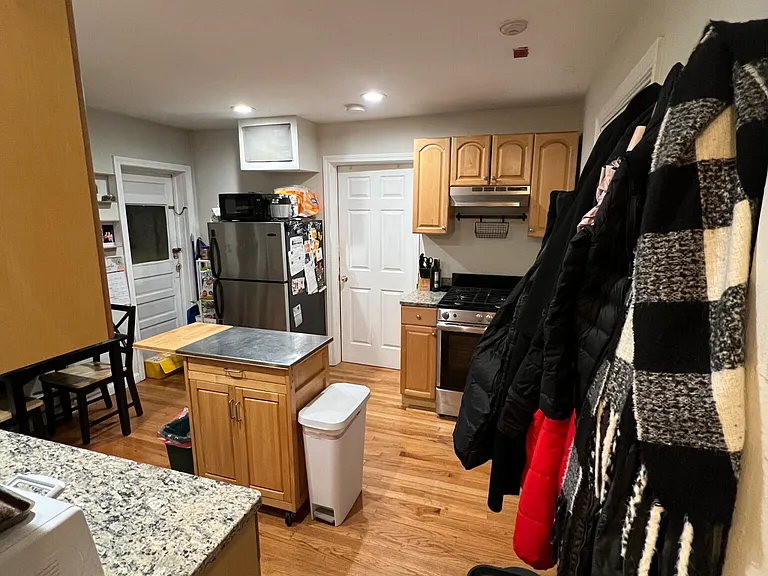 224 Hanover St #4 — Photo 14