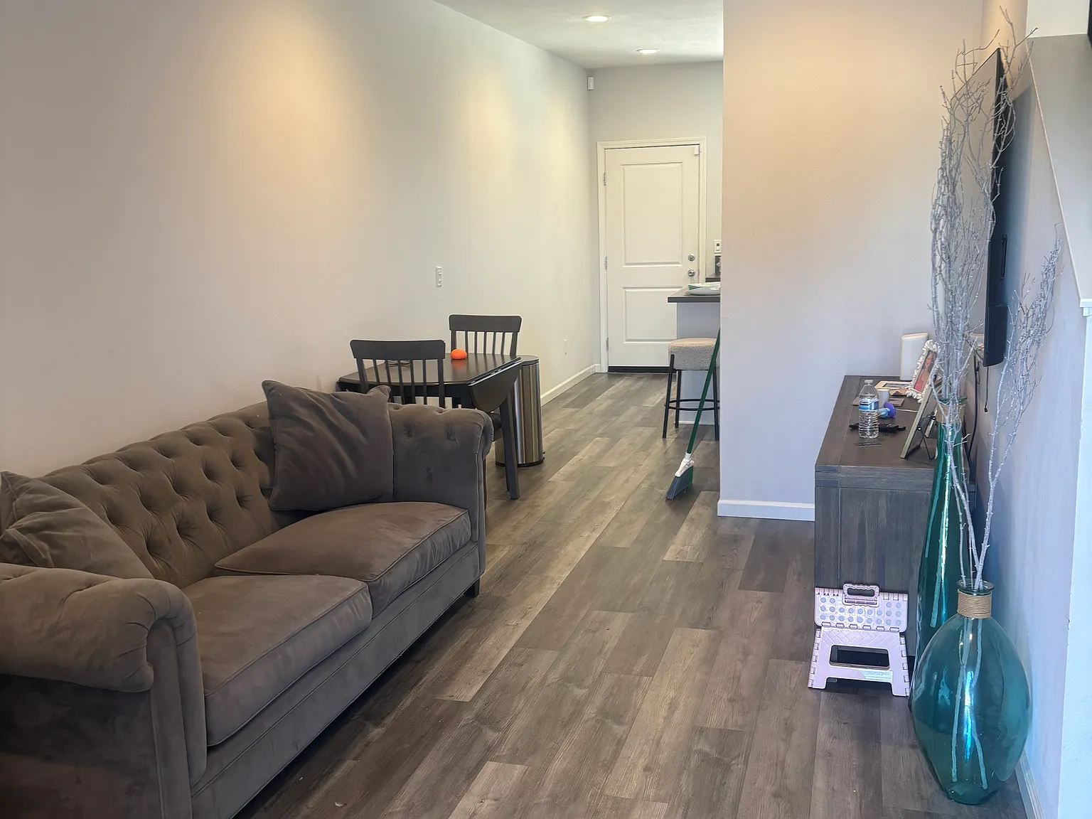 3 bed, 2.5 bath, 1400 sqft, $3,250 — Photo 4