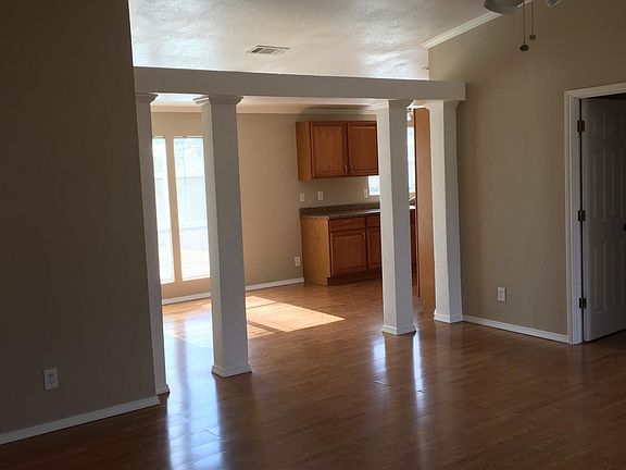 4th image of 15 Cinnamon Ln