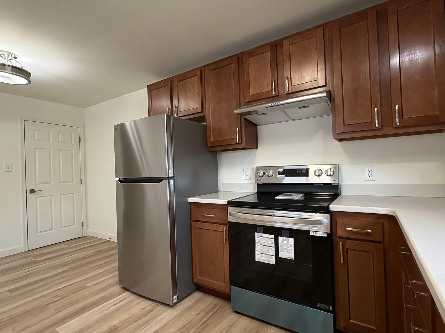 2 bed, 975 sqft, $1,875 — Photo 3