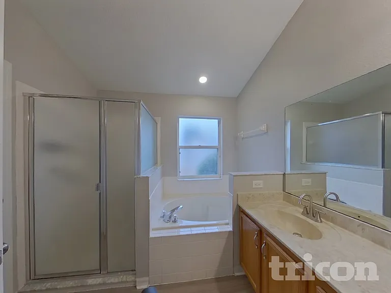 1067 Stoneham Dr — Photo 10