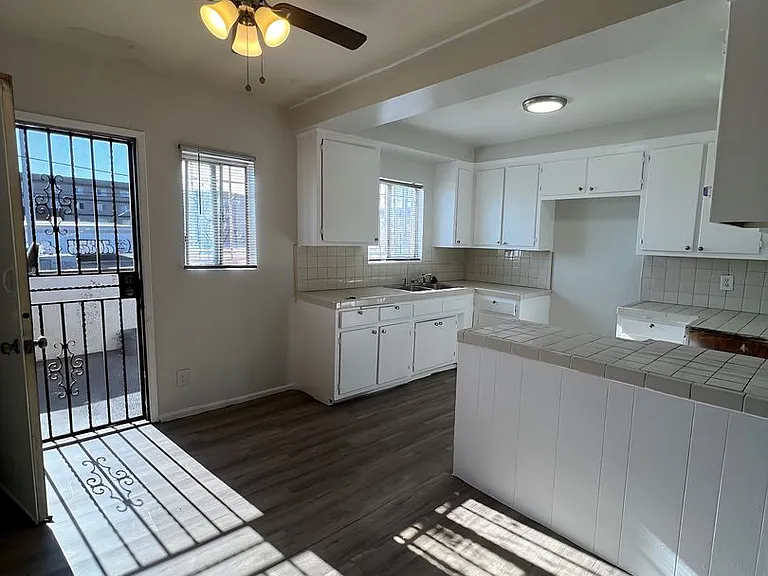 12722 S Figueroa St — Photo 1