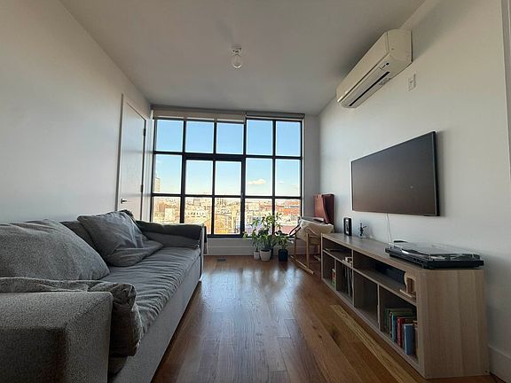 5th image of 1040 Dean St APT 212