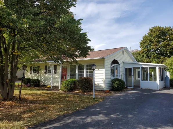 16 Christy Pkwy, Honeoye Falls, NY 14472