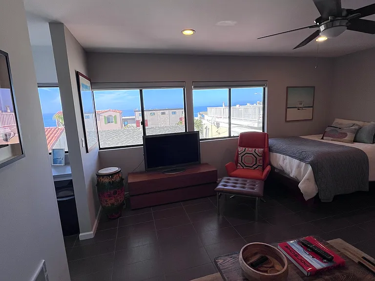 Crest Dr — Photo 6