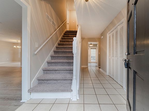 3rd image of 6578 Oakwood Dr