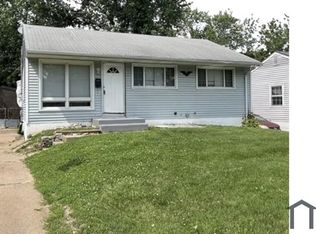 413 Caithness Rd, Saint Louis, MO 63137