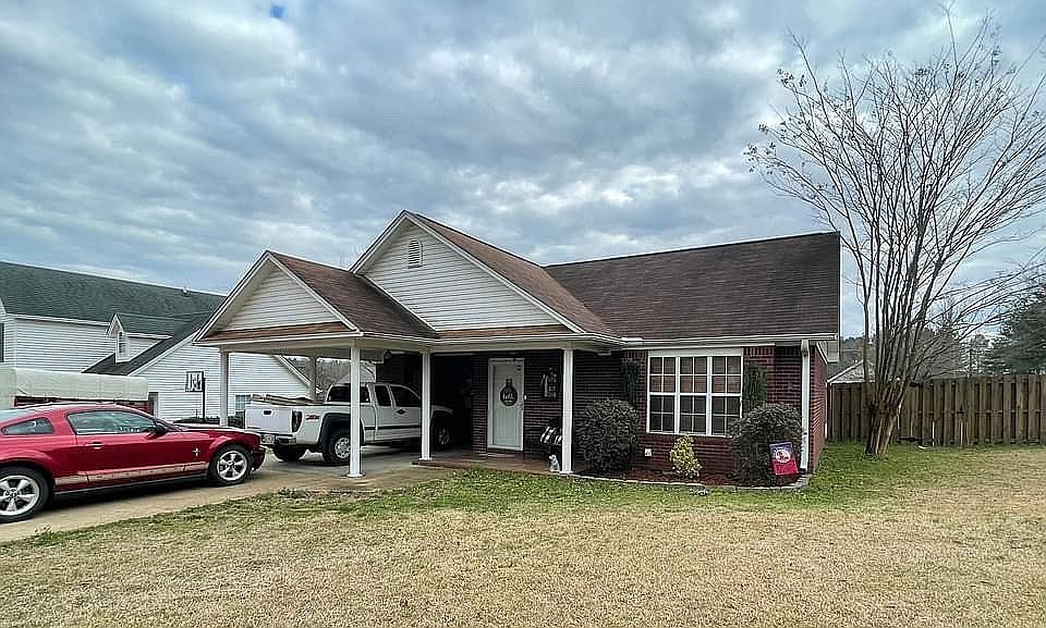 1st image of 103 Willow Creek Dr