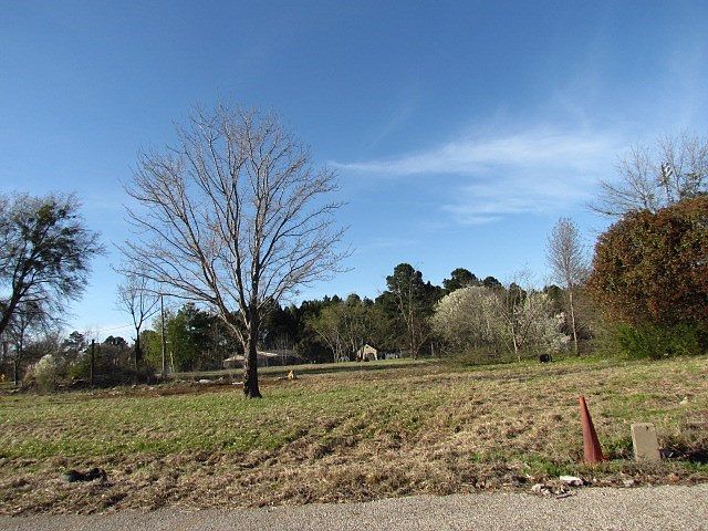 2nd image of 298 Oakwood Rd