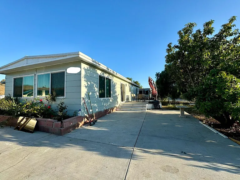 N Ventura Ave — Photo 1