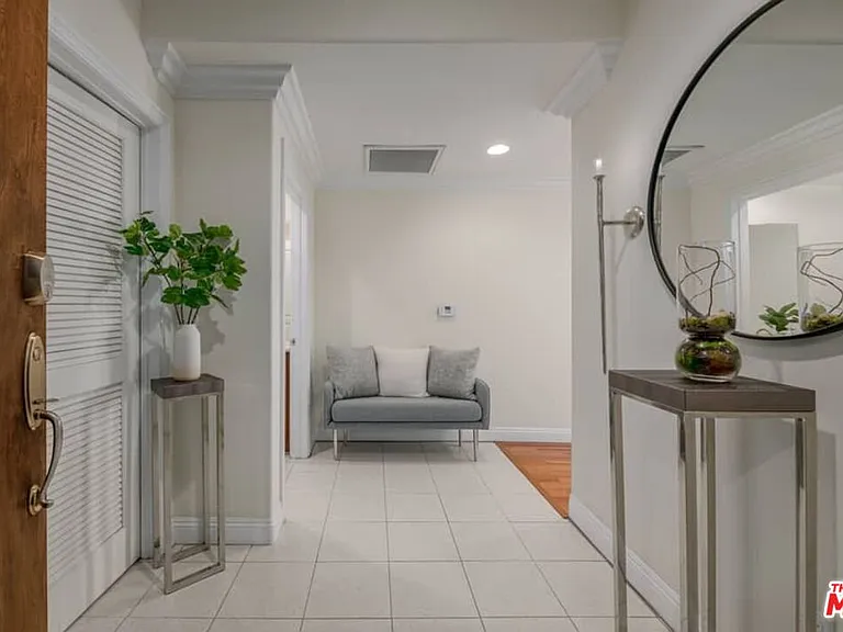 10617 Eastborne Ave #Penthouse 2 — Photo 2
