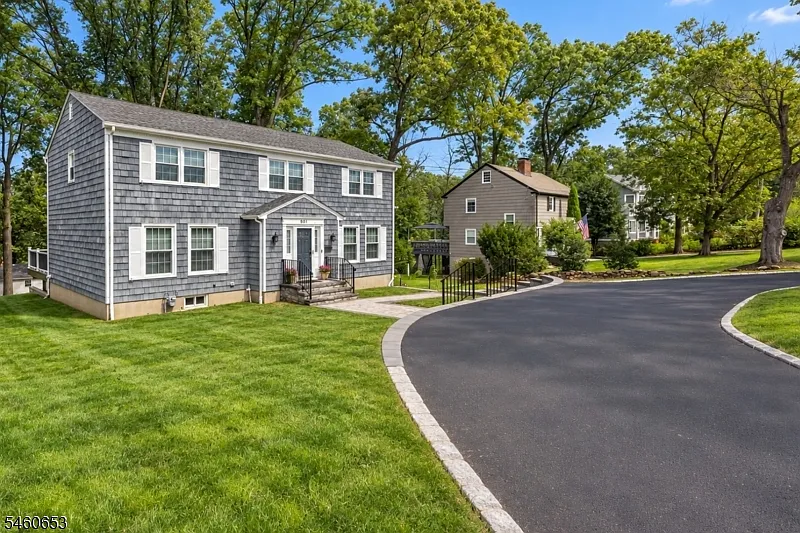 5 bed, 2.5 bath, $5,000 — Photo 2